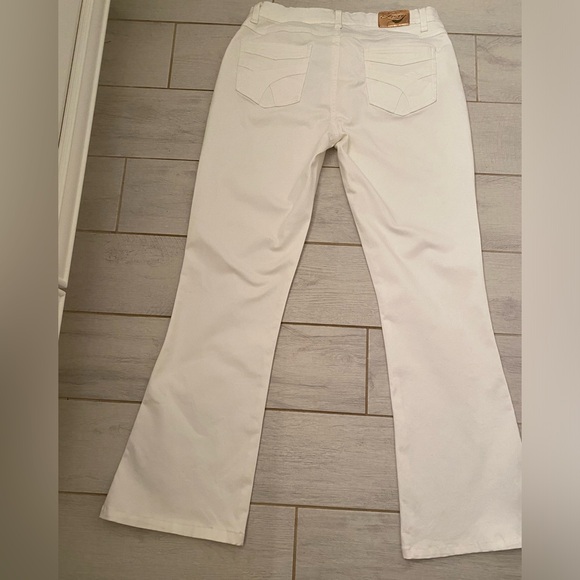 Gently Worn White Size 11 Bootcut Jeans by Foxy Jeans Co. - Picture 10 of 11